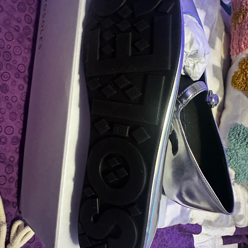 NEW IN BOX, SIZE 8 AEROSOLES Silver Loafers Comfortable Flats